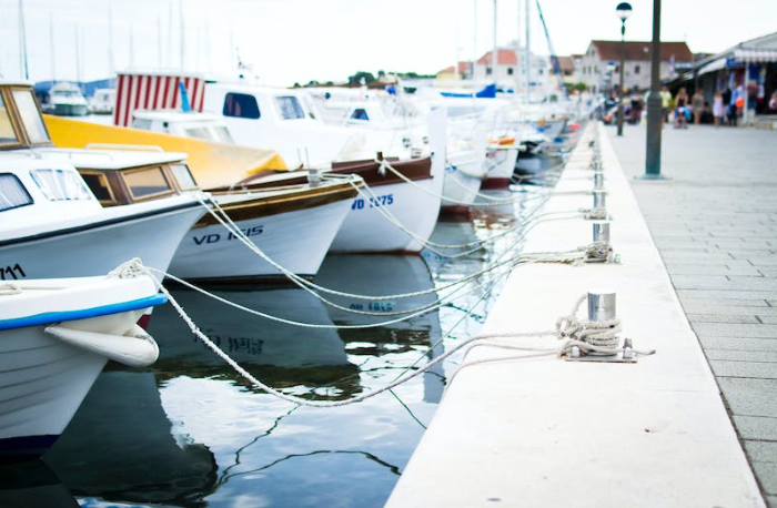 Yachts and Marinas: Simplifying Key Handover with Populife's Robust Remote-Controlled Lockbox